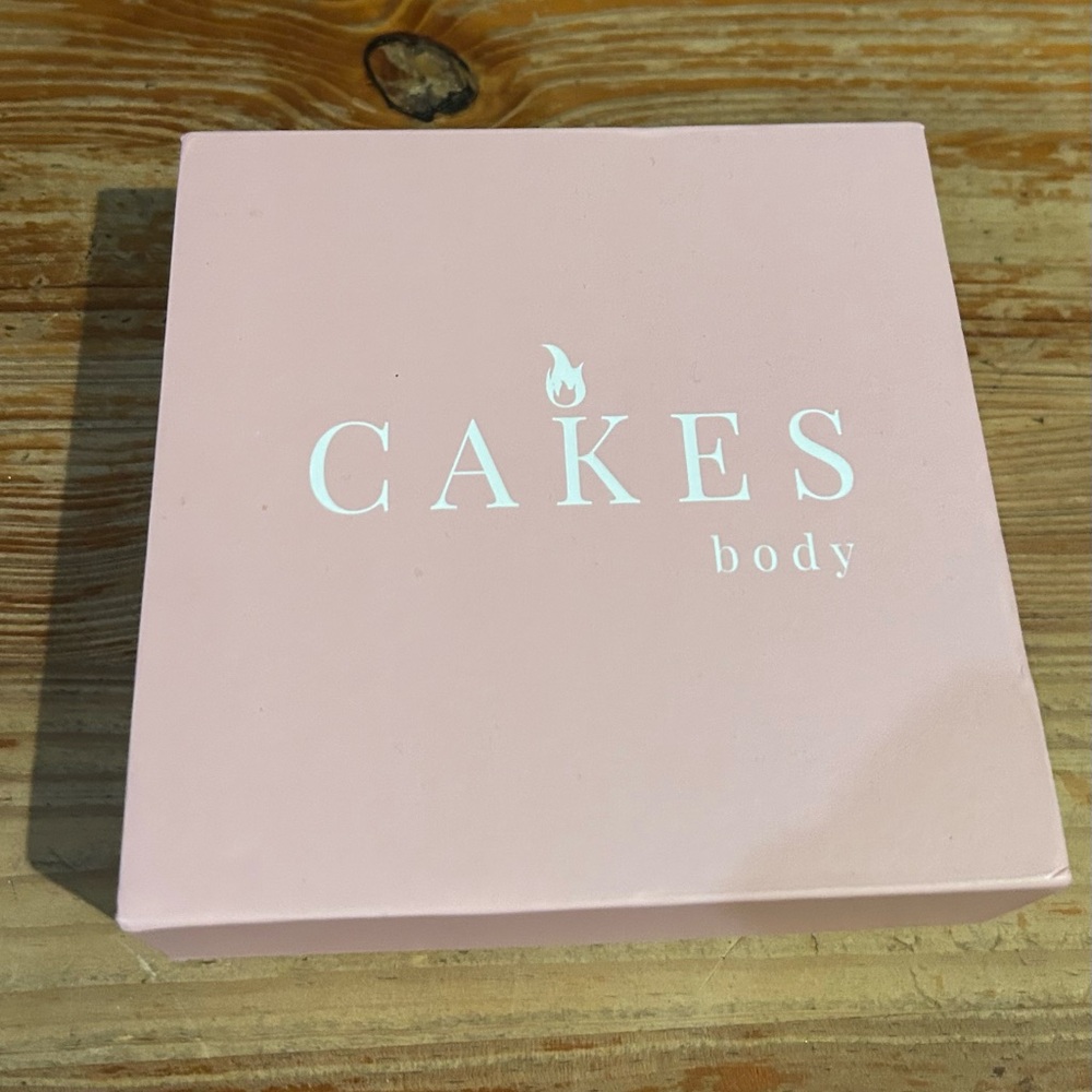 Cakes triangles. OS